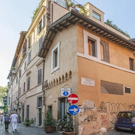 Happy Trastevere In Rome-2